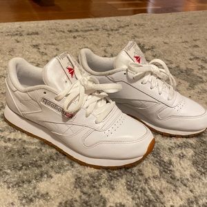 Reebok white retro tennis shoes